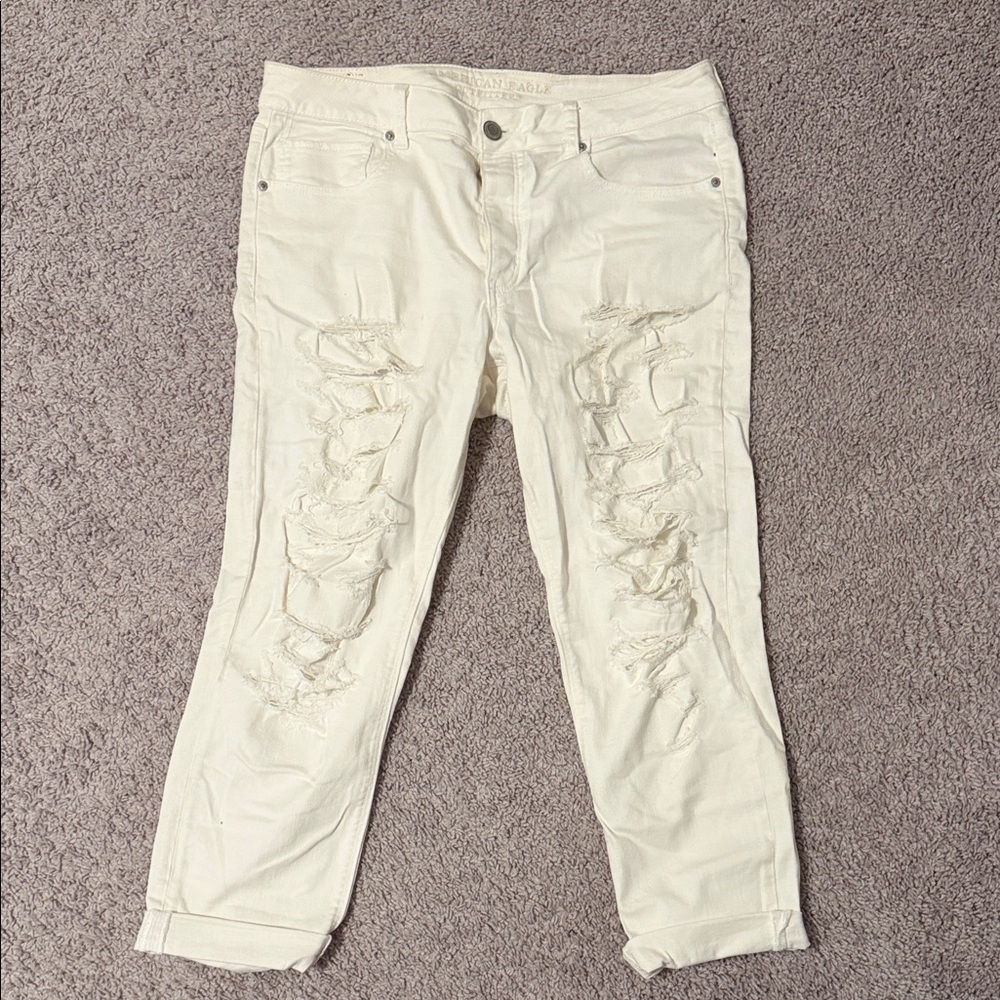 American Eagle Outfitters Cream Distressed Tomgirl Jeans